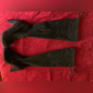 Elegant Black Heeled Boots